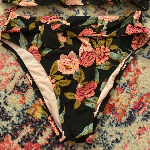 Floral bikini - Picture 3 of 4